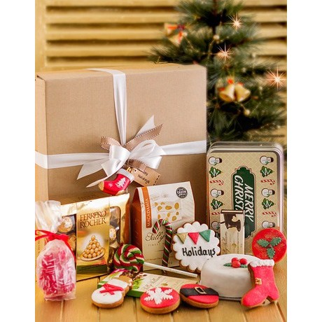 Christmas Hamper: Christmas Cake, Biscuits, Chocolate & Nougat 