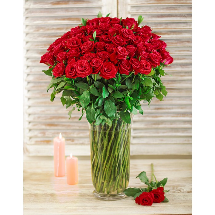 Red Roses in a Glass Vase South Africa inMotion Flowers